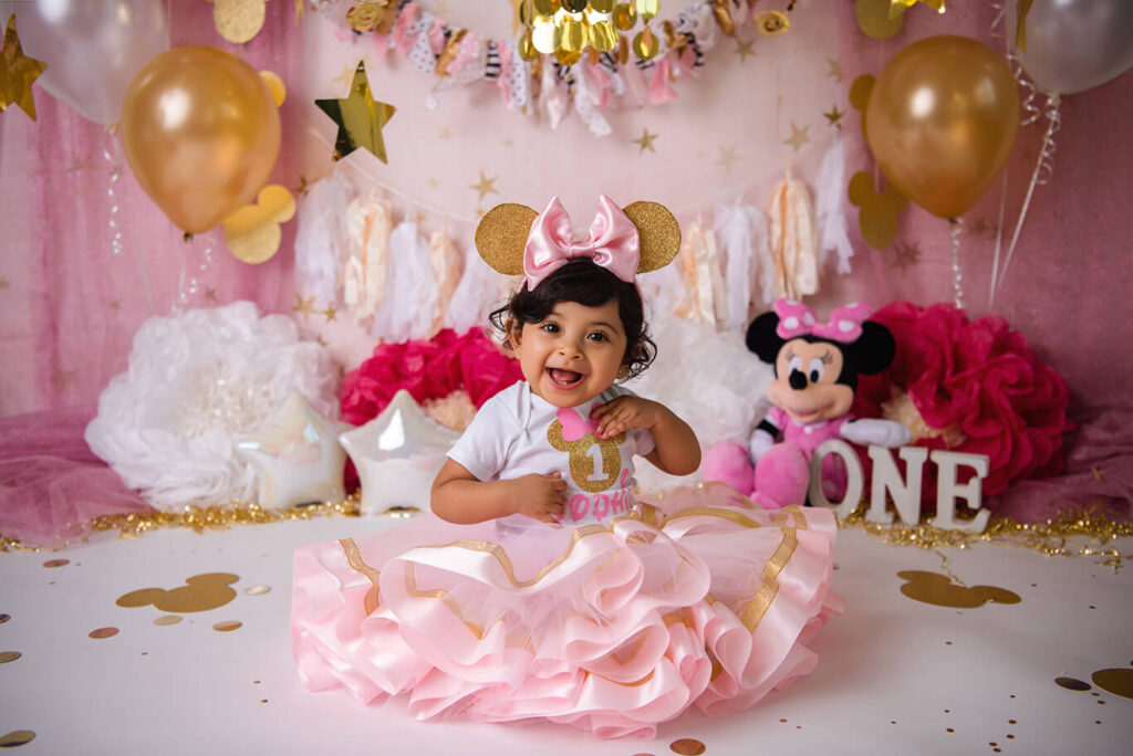 Minnie Mouse first birthday photoshoot