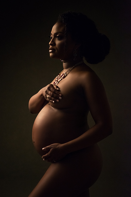 nude pregnant woman photoshoot