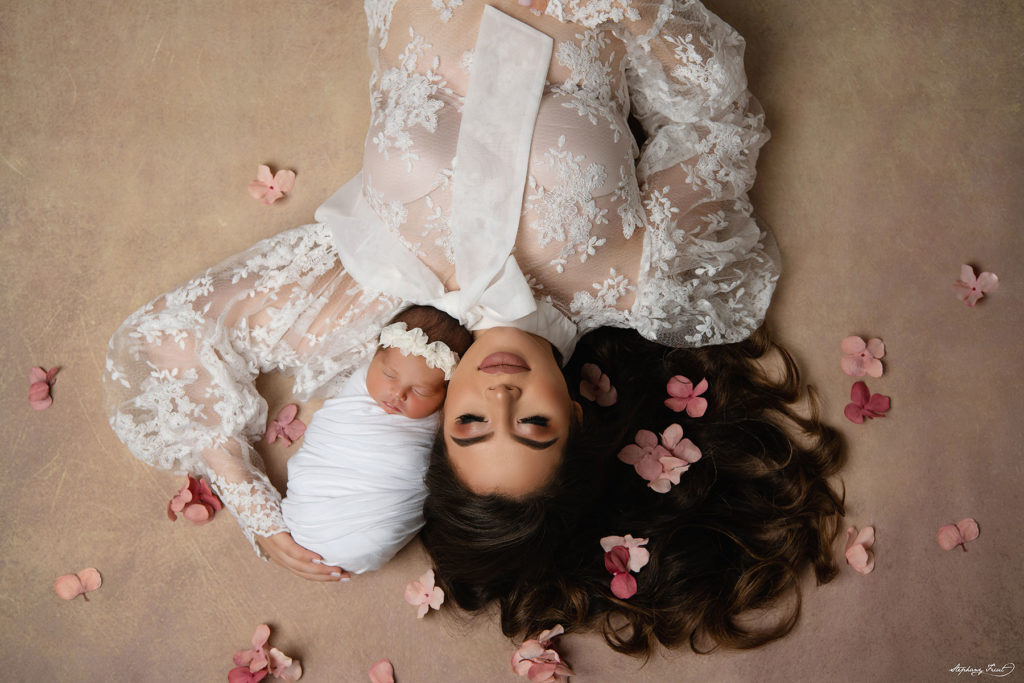 newborn photography with mom baby photography Dallas
