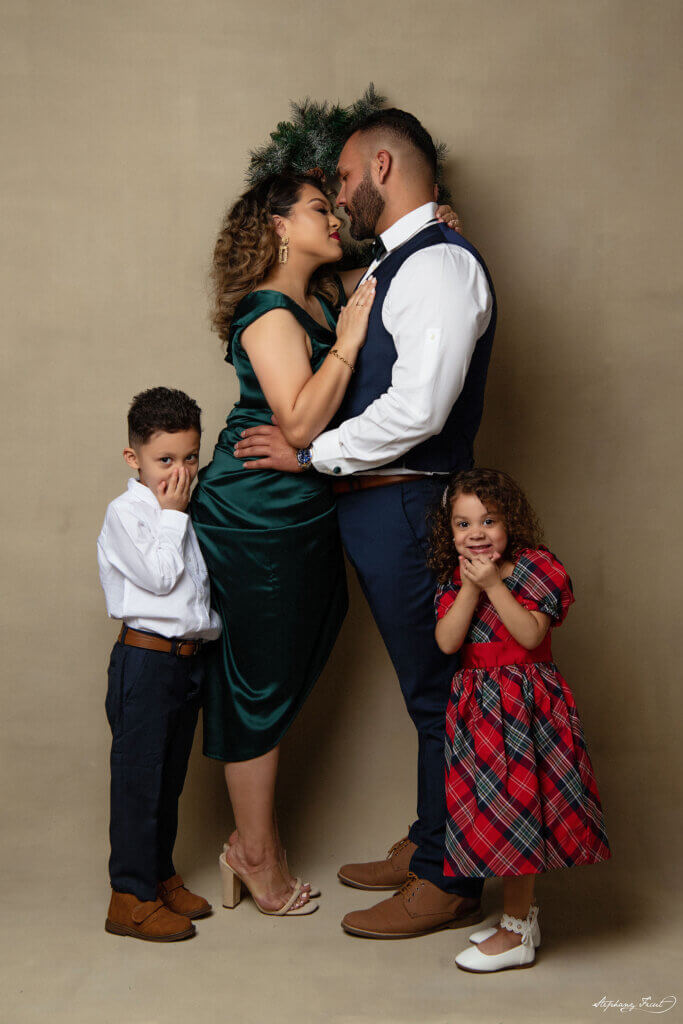 kissing family portrait for Christmas cards