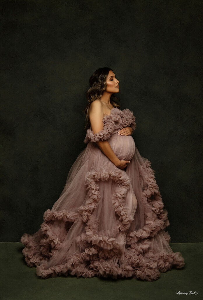 Top 20 maternity portrait trends for 2022