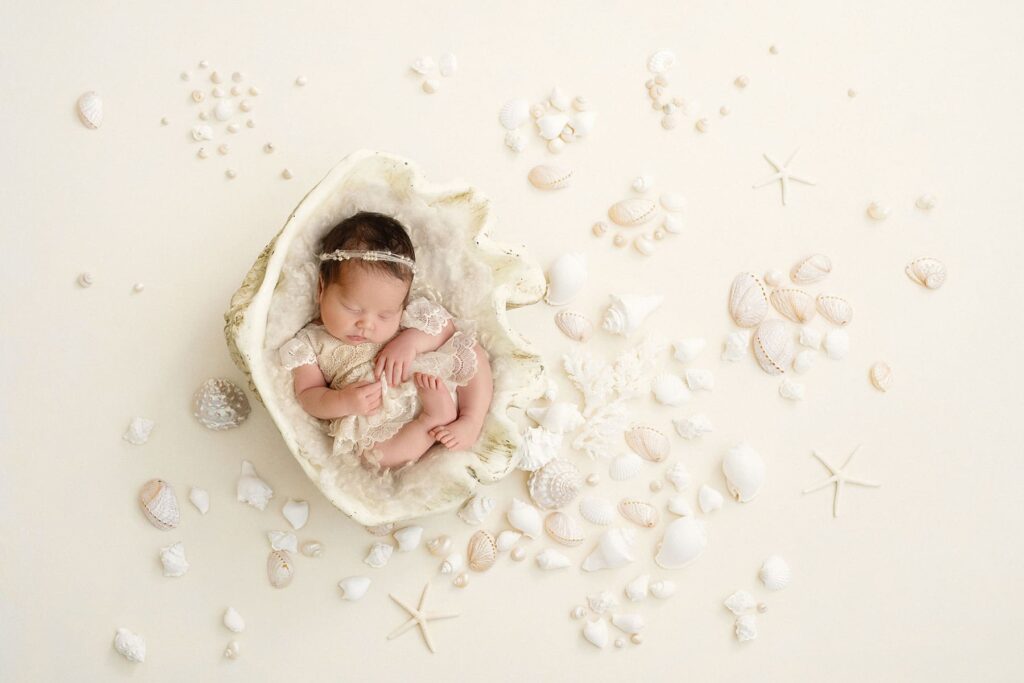 Modern 2026 maternity and newborn photography showcasing simple, elegant setups and authentic family moments.